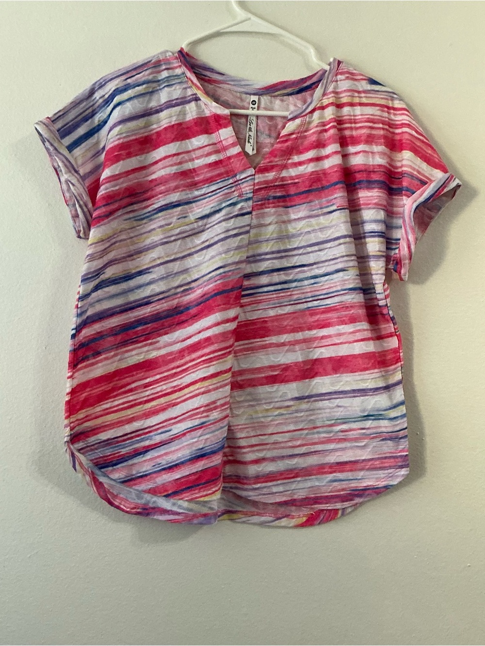 Leo & Nicole Pink Striped V-Neck Rayon Top - Size M